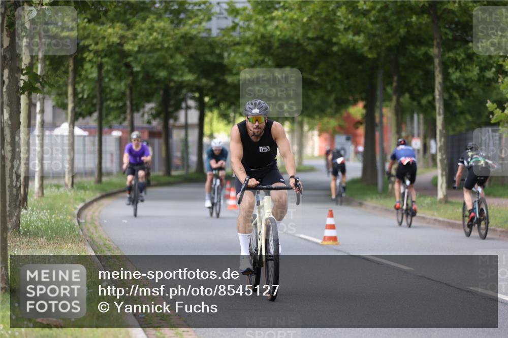10.08.2025 - GEWOBA Citytriathlon Bremen Yannick Fuchs http://msf.ph/oto/8545127 10.08.2025 12:56:33 Radfahren 555, 567, 678, 706, 721, 737, 749, 764, 772, 782, 814, 831, 844 meine-sportfotos.de