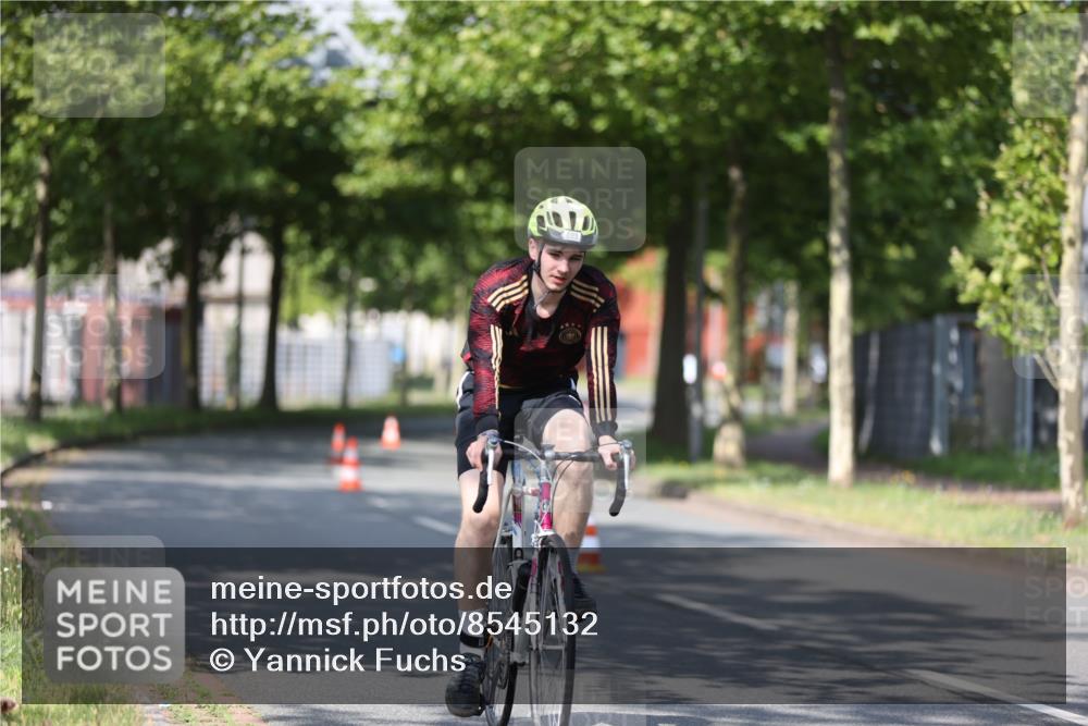 10.08.2025 - GEWOBA Citytriathlon Bremen Yannick Fuchs http://msf.ph/oto/8545132 10.08.2025 11:02:55 Radfahren 23, 53, 135, 223 meine-sportfotos.de