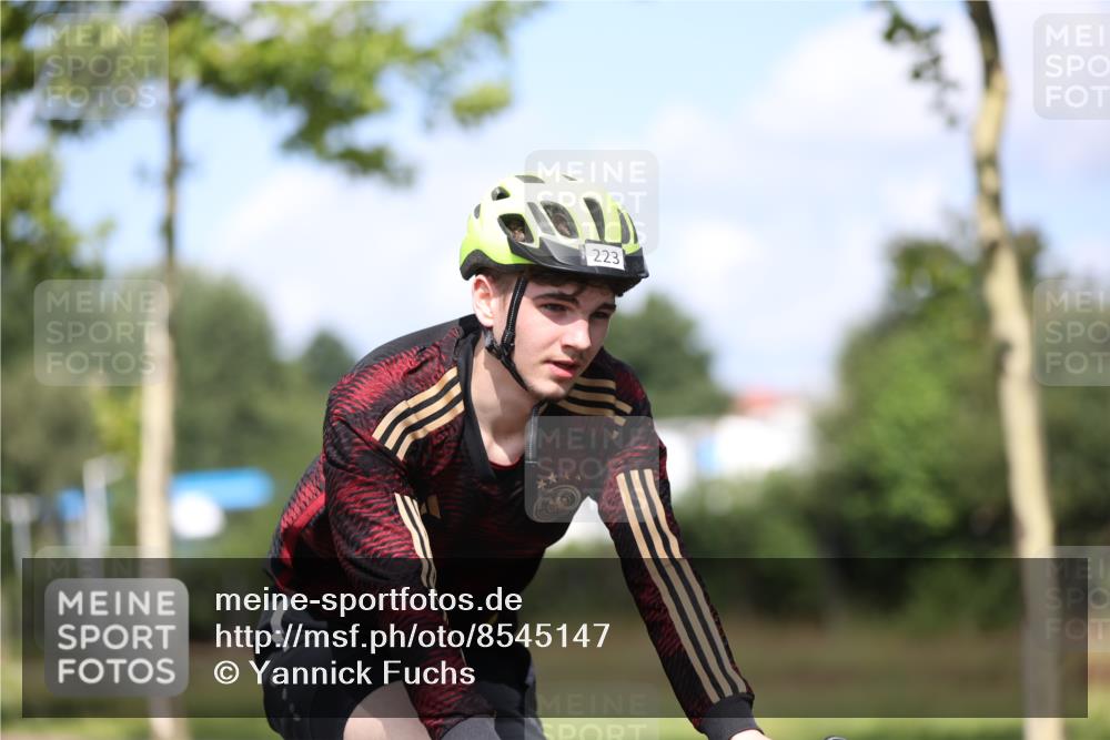 10.08.2025 - GEWOBA Citytriathlon Bremen Yannick Fuchs http://msf.ph/oto/8545147 10.08.2025 11:02:56 Radfahren 23, 53, 135, 223 meine-sportfotos.de