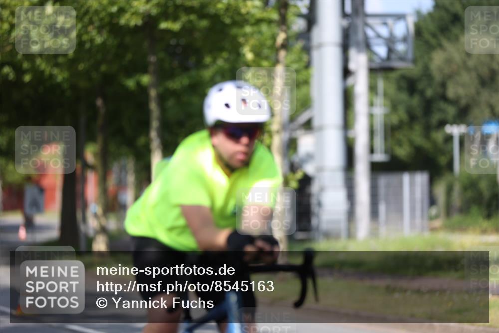 10.08.2025 - GEWOBA Citytriathlon Bremen Yannick Fuchs http://msf.ph/oto/8545163 10.08.2025 11:03:20 Radfahren 27, 175, 177, 189, 415, 496 meine-sportfotos.de