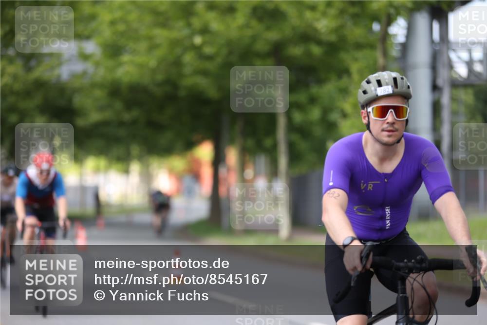10.08.2025 - GEWOBA Citytriathlon Bremen Yannick Fuchs http://msf.ph/oto/8545167 10.08.2025 12:56:37 Radfahren 555, 567, 597, 678, 706, 721, 737, 749, 772, 782, 814, 815, 831 meine-sportfotos.de