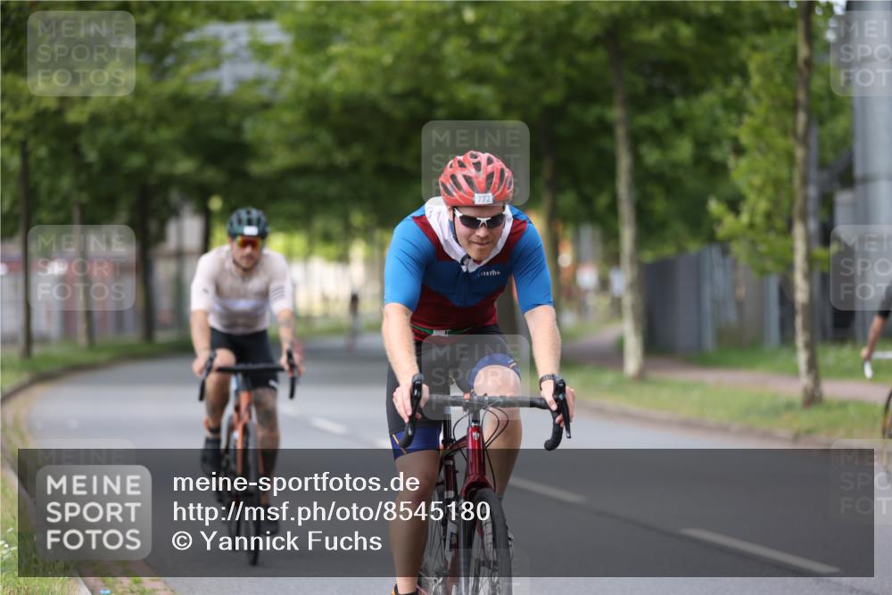 10.08.2025 - GEWOBA Citytriathlon Bremen Yannick Fuchs http://msf.ph/oto/8545180 10.08.2025 12:56:38 Radfahren 555, 567, 597, 678, 706, 721, 737, 749, 772, 782, 814, 815, 831 meine-sportfotos.de