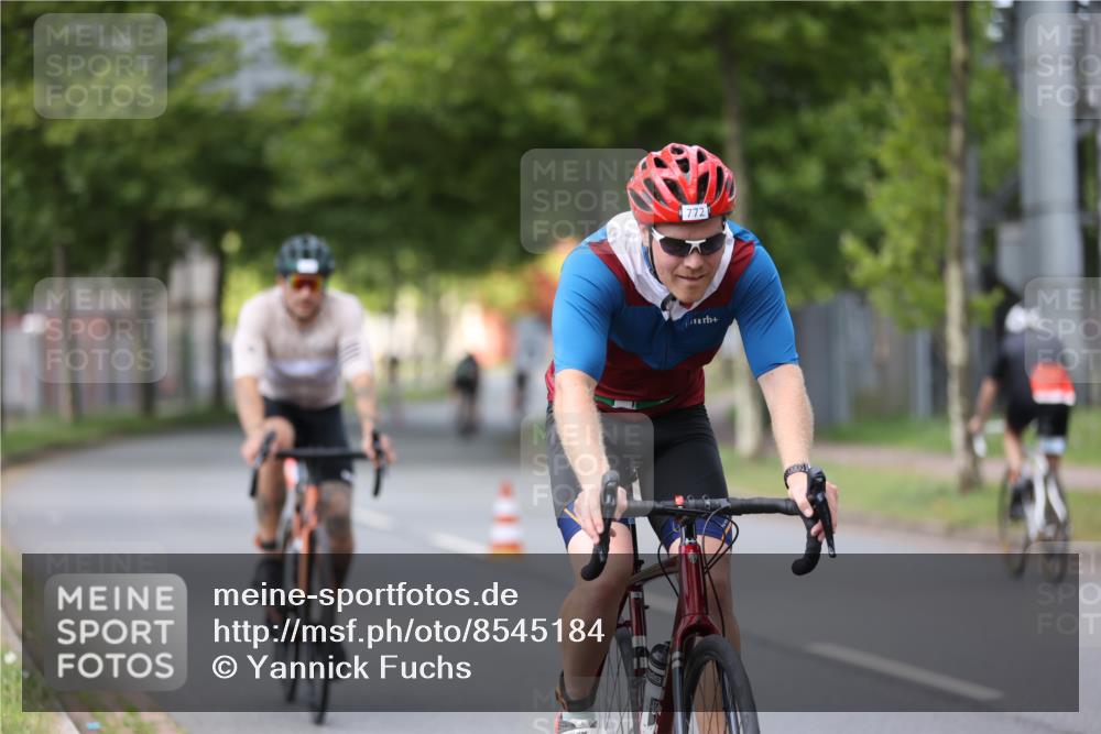 10.08.2025 - GEWOBA Citytriathlon Bremen Yannick Fuchs http://msf.ph/oto/8545184 10.08.2025 12:56:38 Radfahren 555, 567, 597, 678, 706, 721, 737, 749, 772, 782, 814, 815, 831 meine-sportfotos.de