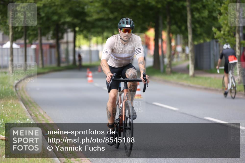 10.08.2025 - GEWOBA Citytriathlon Bremen Yannick Fuchs http://msf.ph/oto/8545188 10.08.2025 12:56:38 Radfahren 555, 567, 597, 678, 706, 721, 737, 749, 772, 782, 814, 815, 831 meine-sportfotos.de