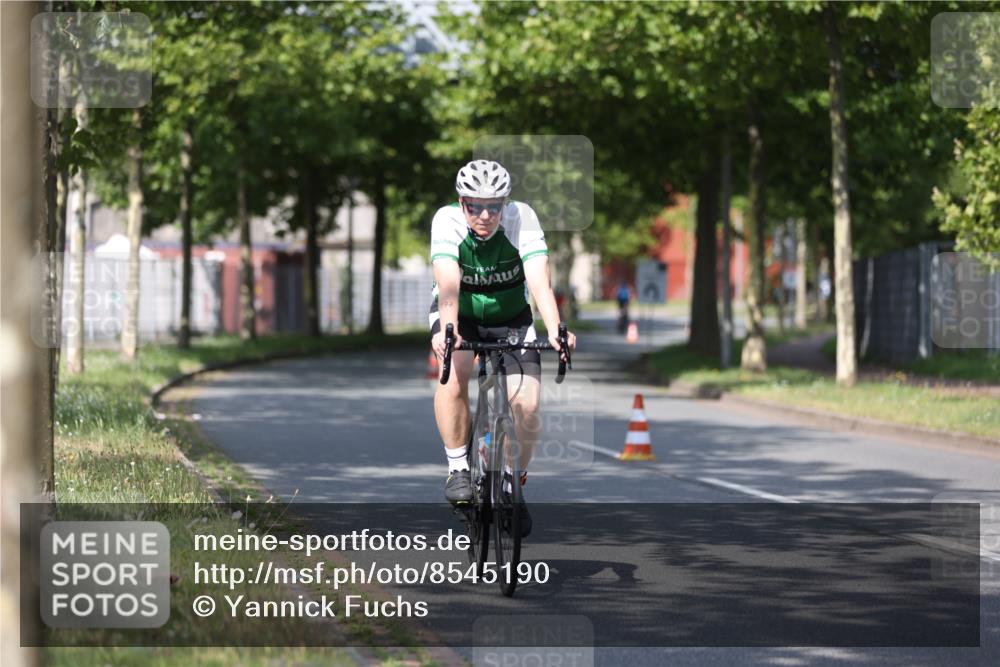 10.08.2025 - GEWOBA Citytriathlon Bremen Yannick Fuchs http://msf.ph/oto/8545190 10.08.2025 11:03:24 Radfahren 27, 55, 175, 177, 189, 415, 496 meine-sportfotos.de