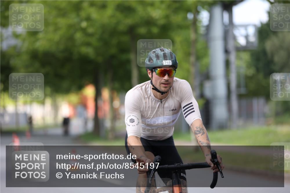 10.08.2025 - GEWOBA Citytriathlon Bremen Yannick Fuchs http://msf.ph/oto/8545197 10.08.2025 12:56:39 Radfahren 555, 567, 597, 678, 706, 721, 737, 749, 772, 782, 814, 815, 831 meine-sportfotos.de
