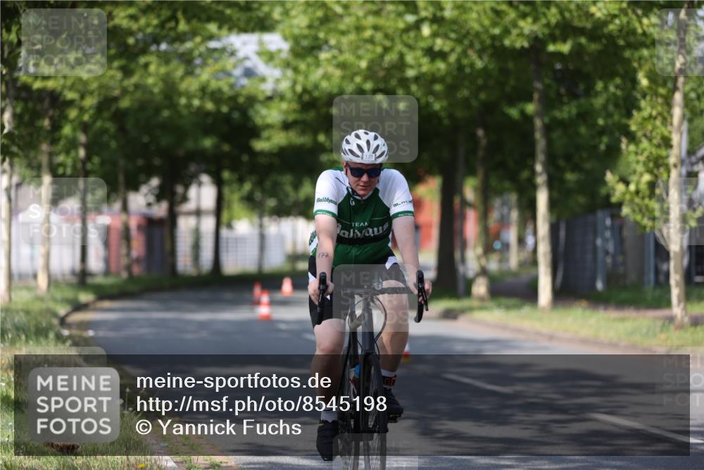 10.08.2025 - GEWOBA Citytriathlon Bremen Yannick Fuchs http://msf.ph/oto/8545198 10.08.2025 11:03:24 Radfahren 27, 55, 175, 177, 189, 415, 496 meine-sportfotos.de