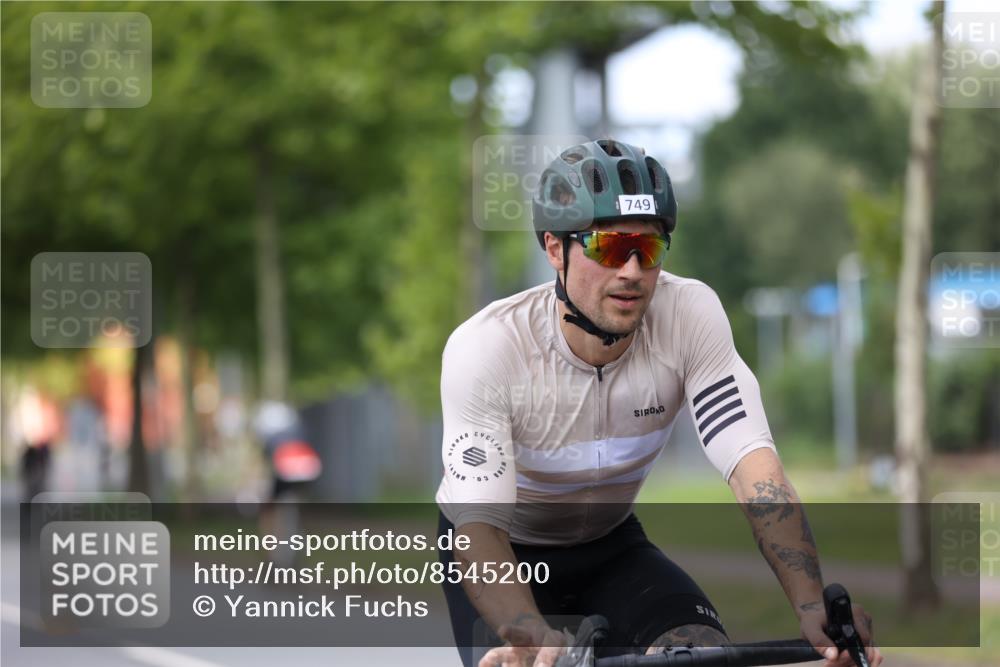 10.08.2025 - GEWOBA Citytriathlon Bremen Yannick Fuchs http://msf.ph/oto/8545200 10.08.2025 12:56:39 Radfahren 555, 567, 597, 678, 706, 721, 737, 749, 772, 782, 814, 815, 831 meine-sportfotos.de
