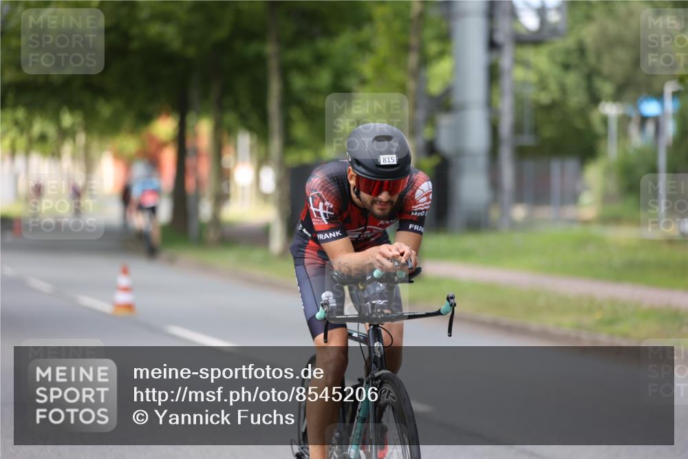 10.08.2025 - GEWOBA Citytriathlon Bremen Yannick Fuchs http://msf.ph/oto/8545206 10.08.2025 12:56:45 Radfahren 597, 706, 737, 749, 755, 772, 782, 815, 830, 831, 1014 meine-sportfotos.de