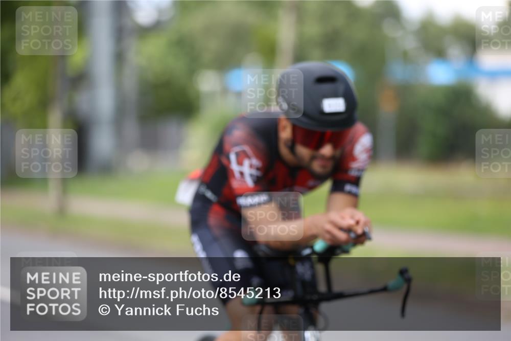 10.08.2025 - GEWOBA Citytriathlon Bremen Yannick Fuchs http://msf.ph/oto/8545213 10.08.2025 12:56:46 Radfahren 597, 706, 737, 749, 755, 772, 782, 815, 830, 831, 1014 meine-sportfotos.de