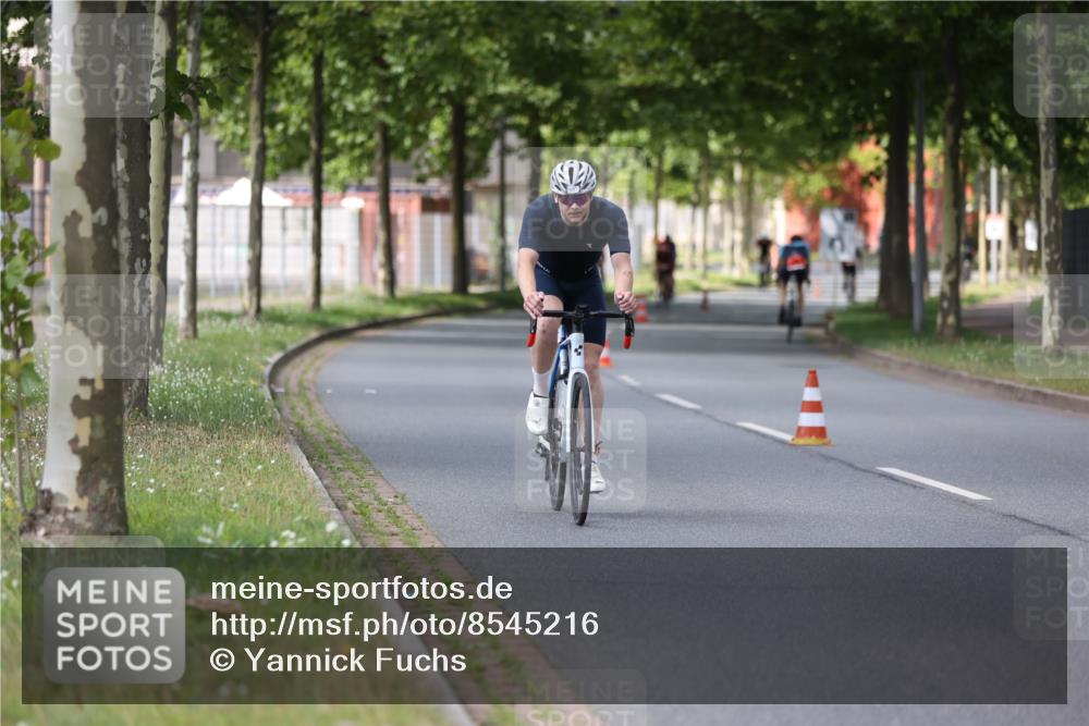 10.08.2025 - GEWOBA Citytriathlon Bremen Yannick Fuchs http://msf.ph/oto/8545216 10.08.2025 12:56:47 Radfahren 597, 672, 706, 737, 749, 755, 772, 782, 815, 830, 913, 1014 meine-sportfotos.de