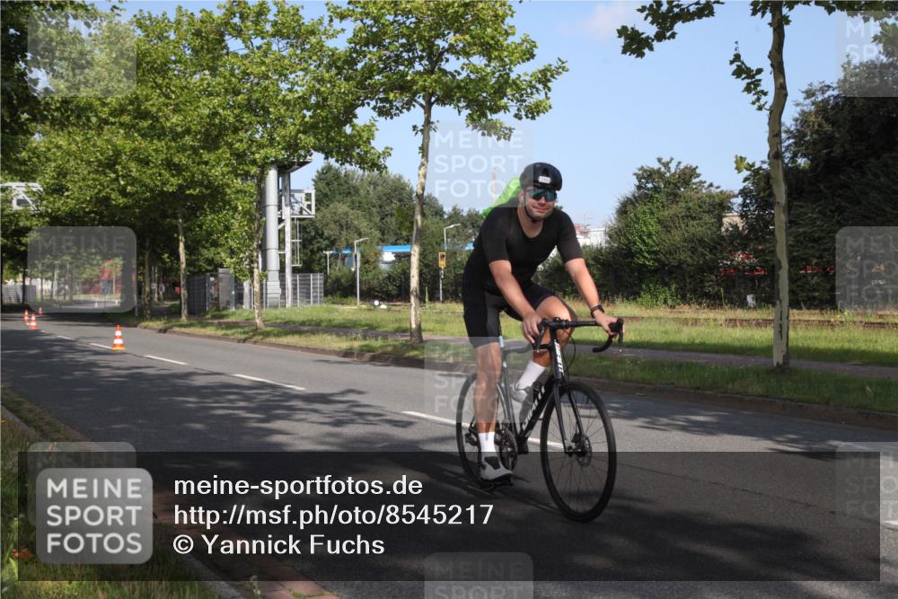 10.08.2025 - GEWOBA Citytriathlon Bremen Yannick Fuchs http://msf.ph/oto/8545217 10.08.2025 10:03:01 Radfahren  meine-sportfotos.de