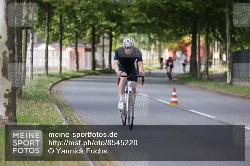 10.08.2025 - GEWOBA Citytriathlon Bremen Yannick Fuchs http://msf.ph/oto/8545220 10.08.2025 12:56:47 Radfahren 597, 672, 706, 737, 749, 755, 772, 782, 815, 830, 913, 1014 meine-sportfotos.de