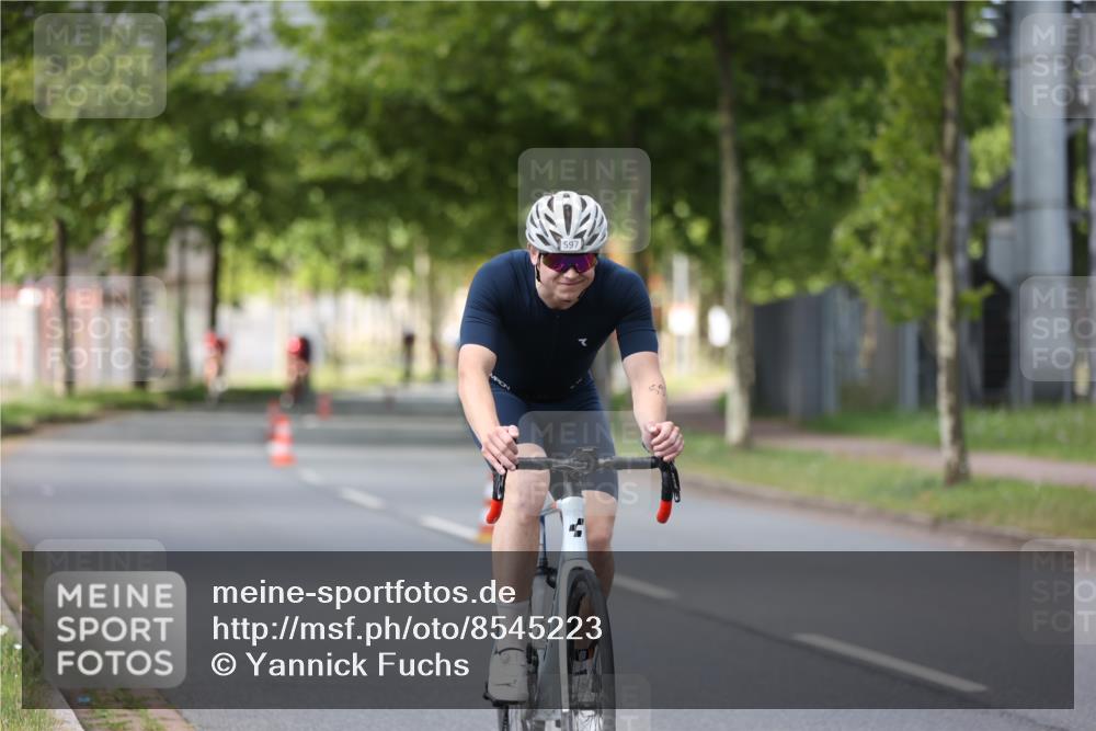 10.08.2025 - GEWOBA Citytriathlon Bremen Yannick Fuchs http://msf.ph/oto/8545223 10.08.2025 12:56:47 Radfahren 597, 672, 706, 737, 749, 755, 772, 782, 815, 830, 913, 1014 meine-sportfotos.de