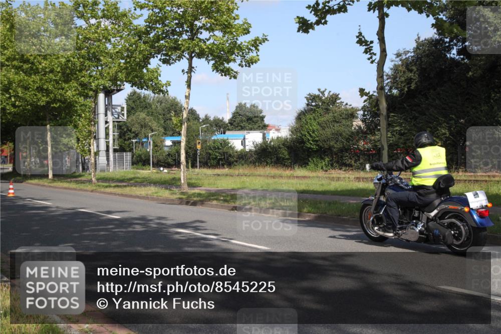 10.08.2025 - GEWOBA Citytriathlon Bremen Yannick Fuchs http://msf.ph/oto/8545225 10.08.2025 10:22:40 Radfahren  meine-sportfotos.de