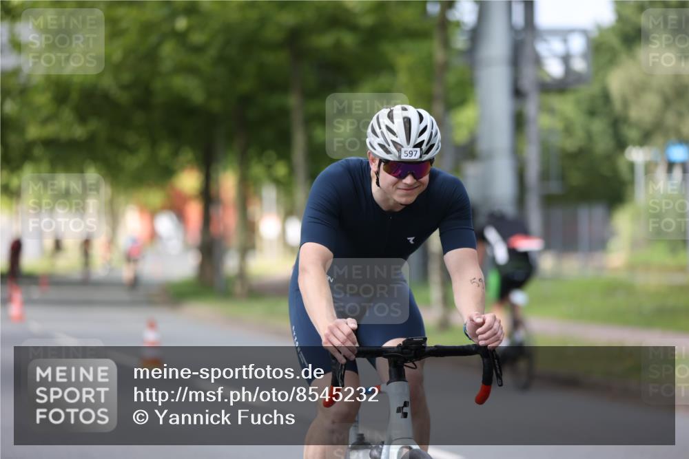 10.08.2025 - GEWOBA Citytriathlon Bremen Yannick Fuchs http://msf.ph/oto/8545232 10.08.2025 12:56:48 Radfahren 597, 672, 706, 749, 755, 772, 782, 815, 830, 913, 1014 meine-sportfotos.de