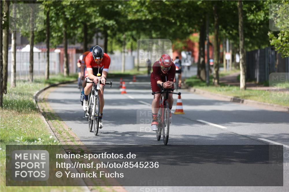 10.08.2025 - GEWOBA Citytriathlon Bremen Yannick Fuchs http://msf.ph/oto/8545236 10.08.2025 12:56:53 Radfahren 559, 597, 672, 755, 815, 830, 879, 913, 1014 meine-sportfotos.de