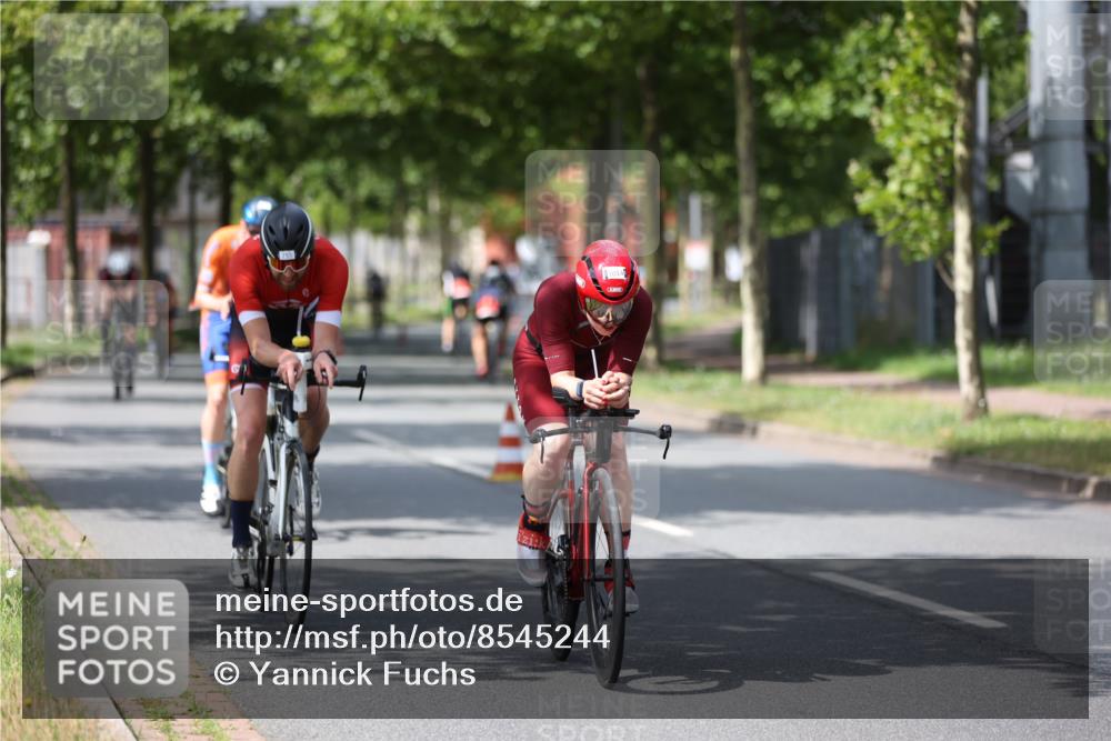 10.08.2025 - GEWOBA Citytriathlon Bremen Yannick Fuchs http://msf.ph/oto/8545244 10.08.2025 12:56:54 Radfahren 559, 597, 672, 755, 815, 830, 879, 913, 1014 meine-sportfotos.de