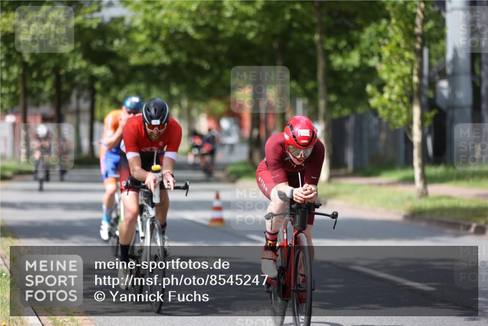 10.08.2025 - GEWOBA Citytriathlon Bremen Yannick Fuchs http://msf.ph/oto/8545247 10.08.2025 12:56:54 Radfahren 559, 597, 672, 755, 815, 830, 879, 913, 1014 meine-sportfotos.de