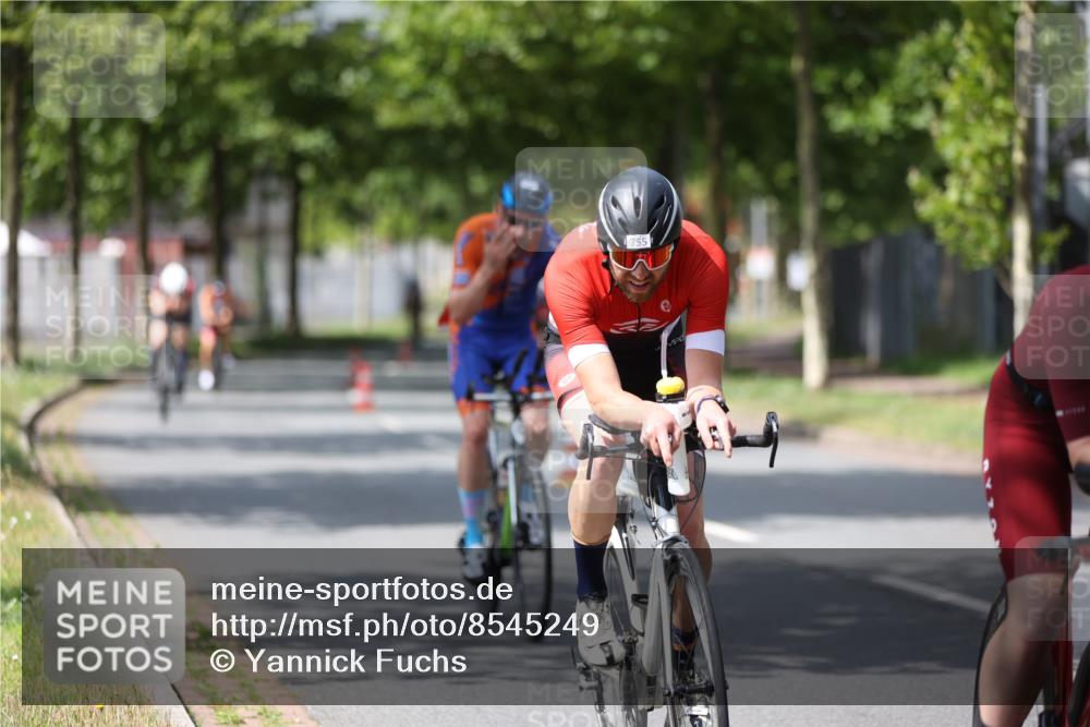 10.08.2025 - GEWOBA Citytriathlon Bremen Yannick Fuchs http://msf.ph/oto/8545249 10.08.2025 12:56:54 Radfahren 559, 597, 672, 755, 815, 830, 879, 913, 1014 meine-sportfotos.de