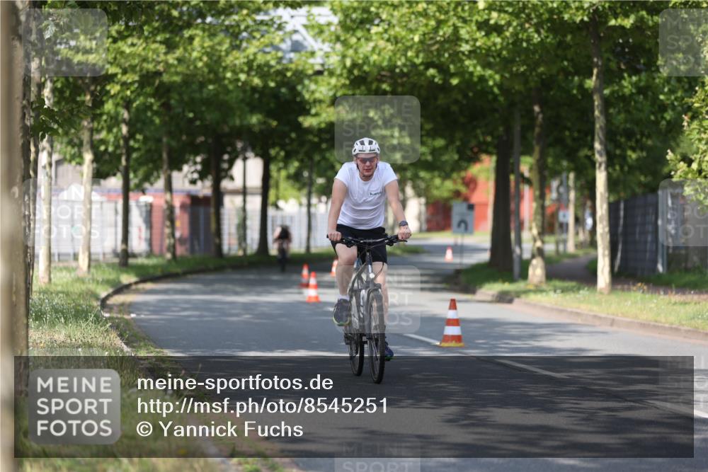 10.08.2025 - GEWOBA Citytriathlon Bremen Yannick Fuchs http://msf.ph/oto/8545251 10.08.2025 11:03:42 Radfahren 13, 55, 167 meine-sportfotos.de