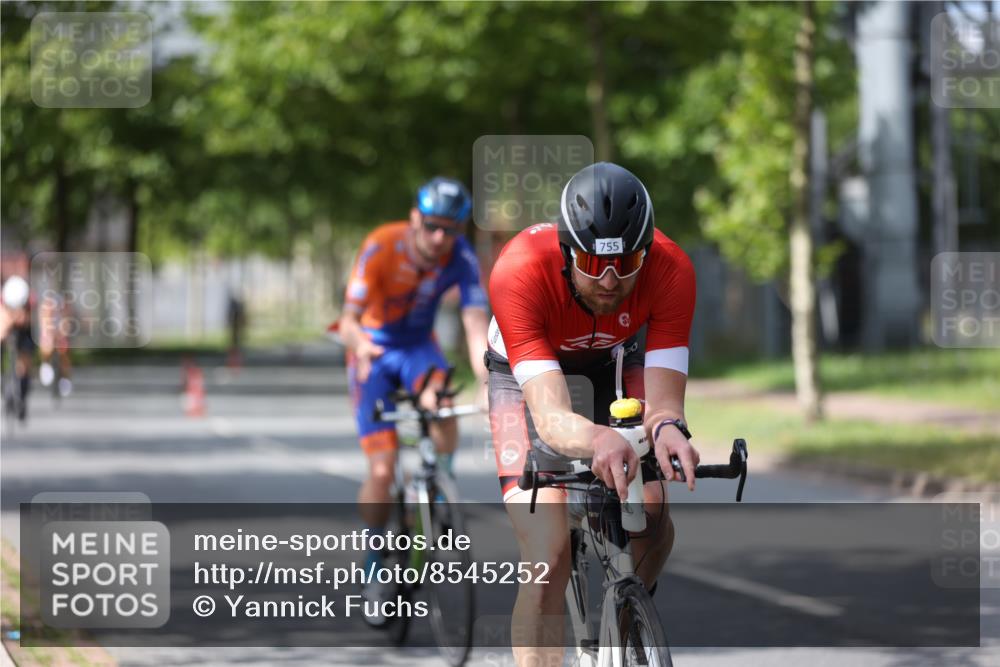 10.08.2025 - GEWOBA Citytriathlon Bremen Yannick Fuchs http://msf.ph/oto/8545252 10.08.2025 12:56:54 Radfahren 559, 597, 672, 755, 815, 830, 879, 913, 1014 meine-sportfotos.de
