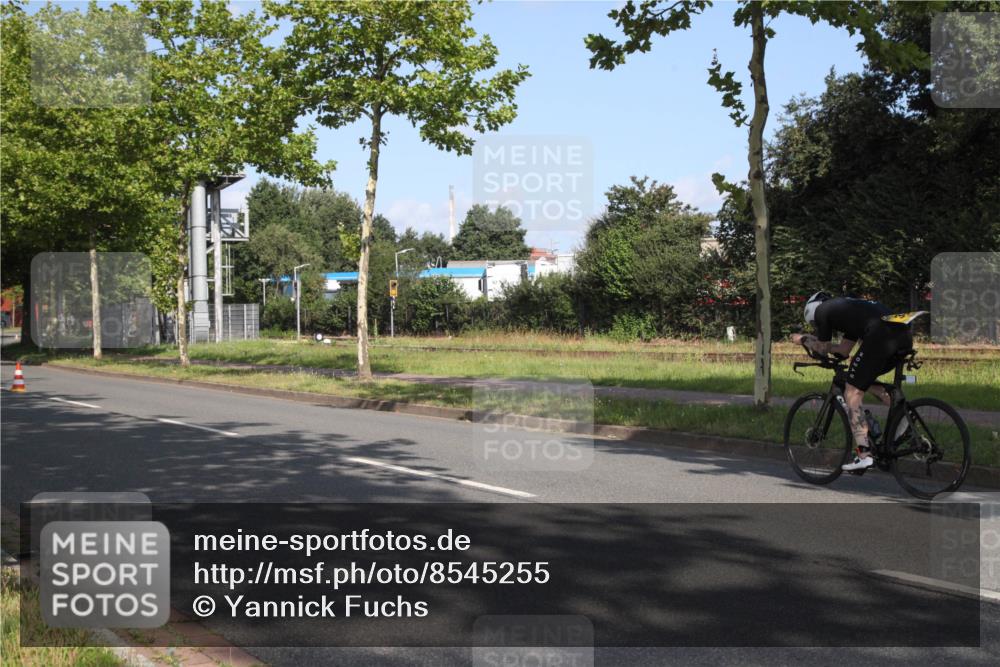 10.08.2025 - GEWOBA Citytriathlon Bremen Yannick Fuchs http://msf.ph/oto/8545255 10.08.2025 10:24:27 Radfahren 374, 398 meine-sportfotos.de
