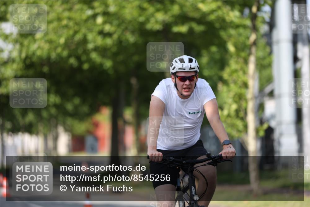 10.08.2025 - GEWOBA Citytriathlon Bremen Yannick Fuchs http://msf.ph/oto/8545256 10.08.2025 11:03:43 Radfahren 13, 55, 167 meine-sportfotos.de
