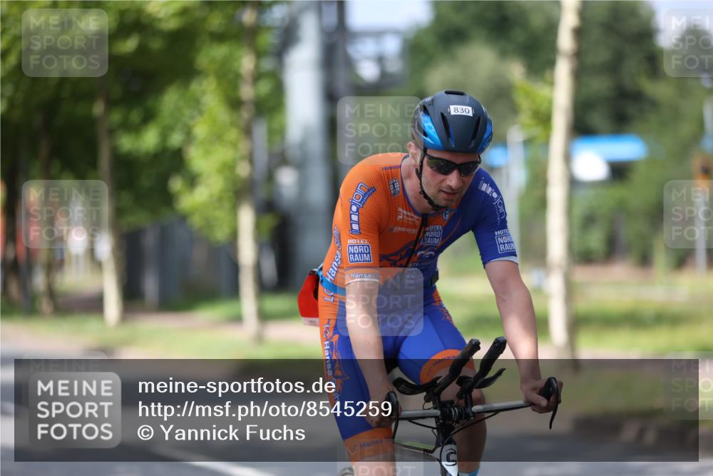 10.08.2025 - GEWOBA Citytriathlon Bremen Yannick Fuchs http://msf.ph/oto/8545259 10.08.2025 12:56:55 Radfahren 559, 597, 672, 723, 755, 815, 830, 879, 913, 1014 meine-sportfotos.de