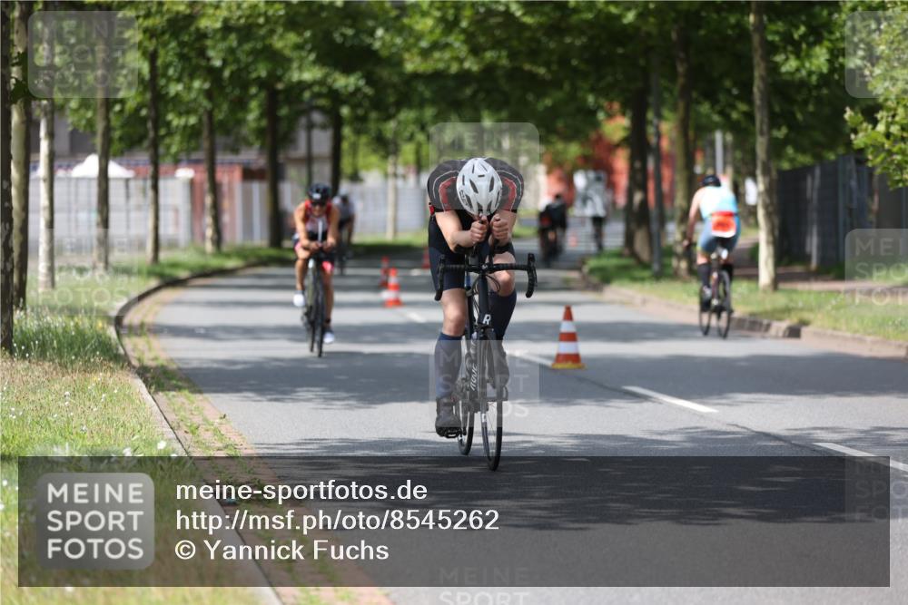 10.08.2025 - GEWOBA Citytriathlon Bremen Yannick Fuchs http://msf.ph/oto/8545262 10.08.2025 12:56:57 Radfahren 559, 597, 672, 723, 755, 815, 830, 879, 913, 1003, 1014 meine-sportfotos.de