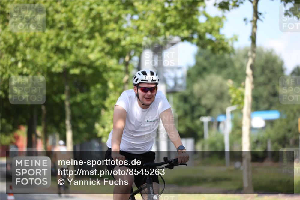 10.08.2025 - GEWOBA Citytriathlon Bremen Yannick Fuchs http://msf.ph/oto/8545263 10.08.2025 11:03:44 Radfahren 13, 55, 167 meine-sportfotos.de