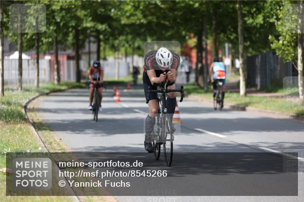 10.08.2025 - GEWOBA Citytriathlon Bremen Yannick Fuchs http://msf.ph/oto/8545266 10.08.2025 12:56:57 Radfahren 559, 597, 672, 723, 755, 815, 830, 879, 913, 1003, 1014 meine-sportfotos.de