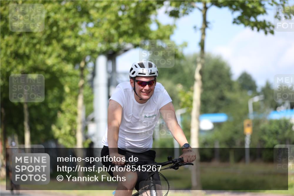 10.08.2025 - GEWOBA Citytriathlon Bremen Yannick Fuchs http://msf.ph/oto/8545267 10.08.2025 11:03:44 Radfahren 13, 55, 167 meine-sportfotos.de