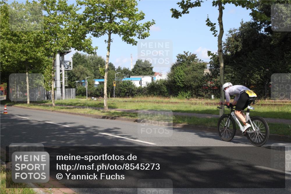 10.08.2025 - GEWOBA Citytriathlon Bremen Yannick Fuchs http://msf.ph/oto/8545273 10.08.2025 10:25:32 Radfahren  meine-sportfotos.de