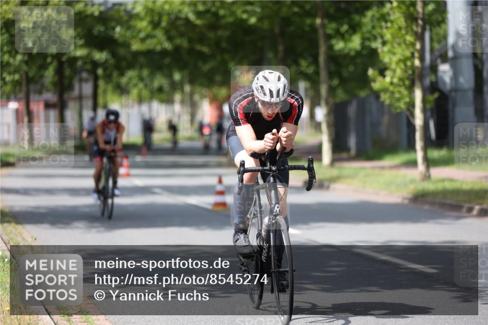 10.08.2025 - GEWOBA Citytriathlon Bremen Yannick Fuchs http://msf.ph/oto/8545274 10.08.2025 12:56:57 Radfahren 559, 597, 672, 723, 755, 815, 830, 879, 913, 1003, 1014 meine-sportfotos.de
