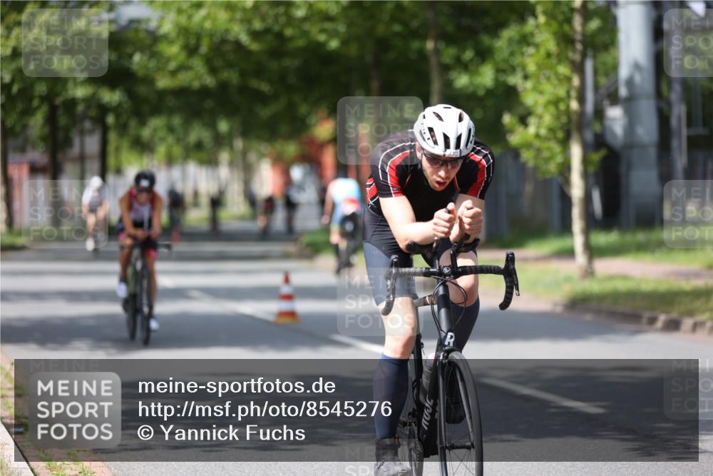 10.08.2025 - GEWOBA Citytriathlon Bremen Yannick Fuchs http://msf.ph/oto/8545276 10.08.2025 12:56:57 Radfahren 559, 597, 672, 723, 755, 815, 830, 879, 913, 1003, 1014 meine-sportfotos.de