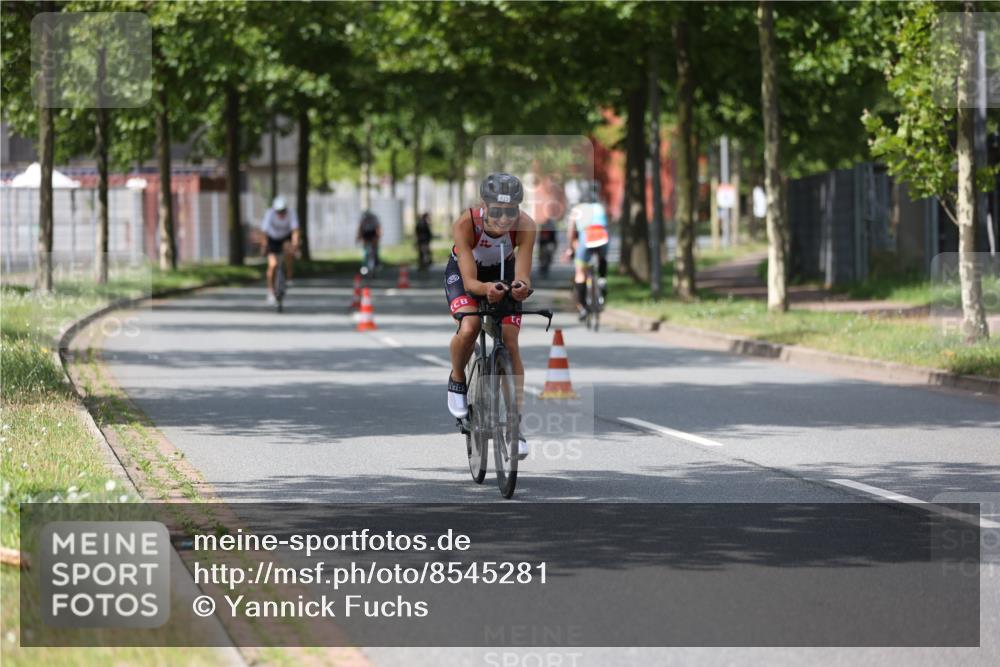 10.08.2025 - GEWOBA Citytriathlon Bremen Yannick Fuchs http://msf.ph/oto/8545281 10.08.2025 12:56:58 Radfahren 559, 597, 672, 723, 730, 755, 815, 830, 879, 913, 1003, 1014 meine-sportfotos.de