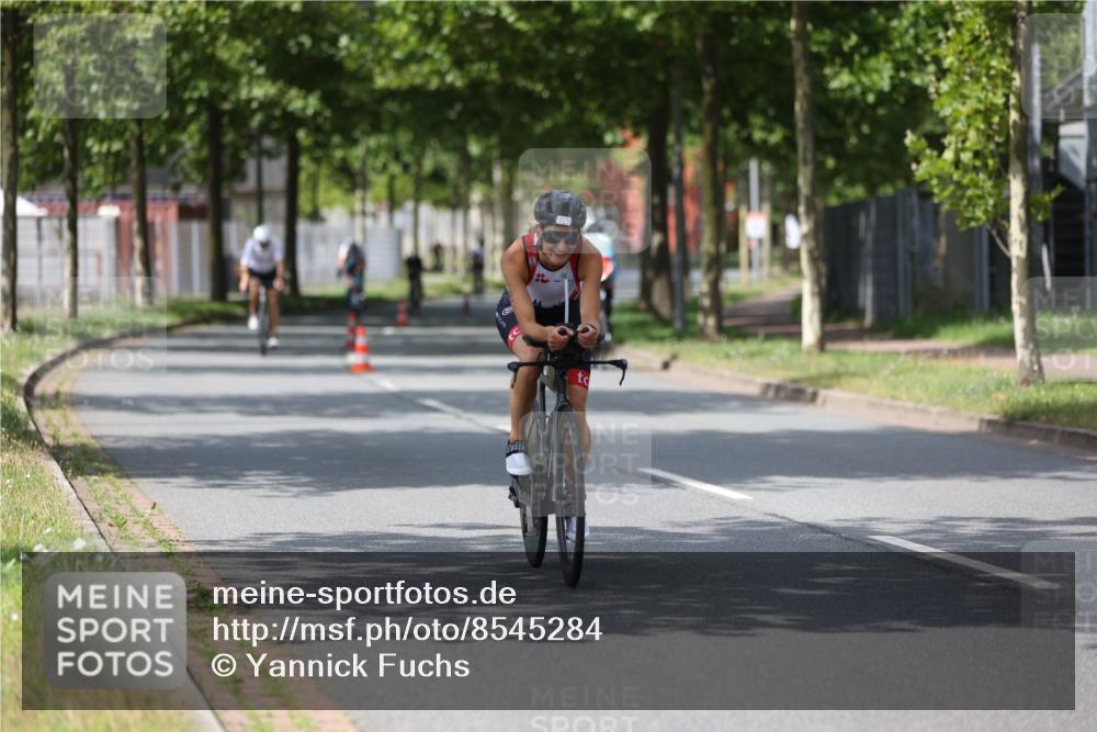 10.08.2025 - GEWOBA Citytriathlon Bremen Yannick Fuchs http://msf.ph/oto/8545284 10.08.2025 12:56:58 Radfahren 559, 597, 672, 723, 730, 755, 815, 830, 879, 913, 1003, 1014 meine-sportfotos.de