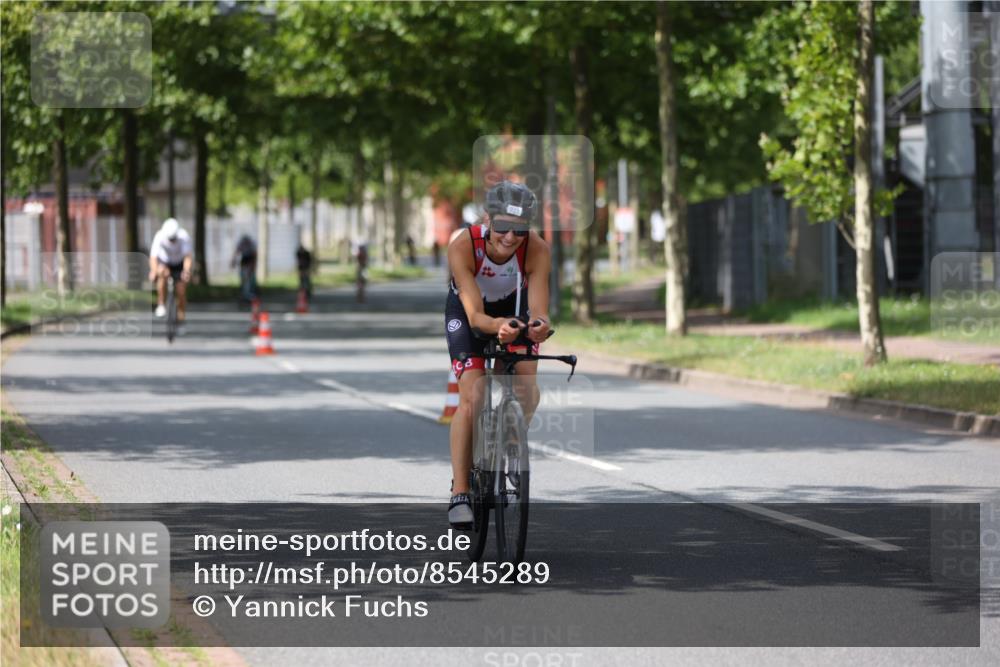 10.08.2025 - GEWOBA Citytriathlon Bremen Yannick Fuchs http://msf.ph/oto/8545289 10.08.2025 12:56:58 Radfahren 559, 597, 672, 723, 730, 755, 815, 830, 879, 913, 1003, 1014 meine-sportfotos.de
