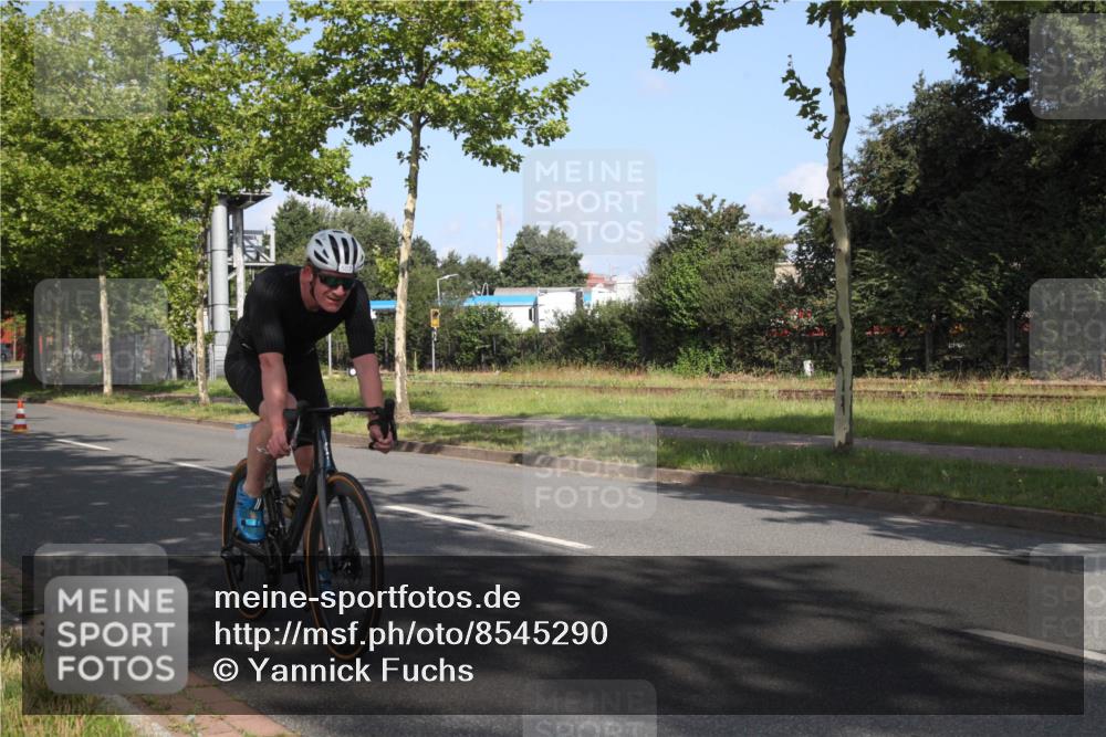 10.08.2025 - GEWOBA Citytriathlon Bremen Yannick Fuchs http://msf.ph/oto/8545290 10.08.2025 10:26:21 Radfahren 395, 507 meine-sportfotos.de
