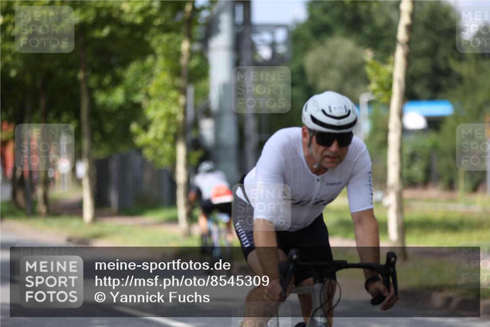 10.08.2025 - GEWOBA Citytriathlon Bremen Yannick Fuchs http://msf.ph/oto/8545309 10.08.2025 12:57:03 Radfahren 559, 672, 723, 730, 755, 758, 830, 879, 913, 940, 969, 1003, 1014 meine-sportfotos.de