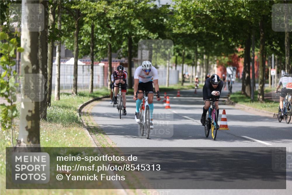 10.08.2025 - GEWOBA Citytriathlon Bremen Yannick Fuchs http://msf.ph/oto/8545313 10.08.2025 12:57:04 Radfahren 559, 672, 723, 730, 755, 758, 830, 879, 913, 940, 969, 1003, 1014 meine-sportfotos.de