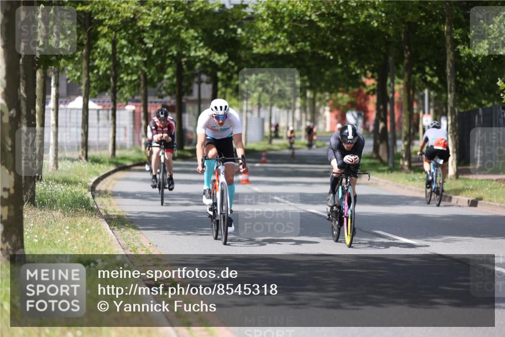 10.08.2025 - GEWOBA Citytriathlon Bremen Yannick Fuchs http://msf.ph/oto/8545318 10.08.2025 12:57:04 Radfahren 559, 672, 723, 730, 755, 758, 830, 879, 913, 940, 969, 1003, 1014 meine-sportfotos.de