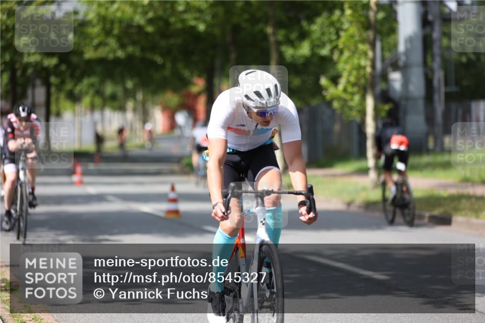 10.08.2025 - GEWOBA Citytriathlon Bremen Yannick Fuchs http://msf.ph/oto/8545327 10.08.2025 12:57:05 Radfahren 559, 672, 723, 730, 755, 758, 830, 849, 879, 913, 940, 969, 1003, 1014 meine-sportfotos.de