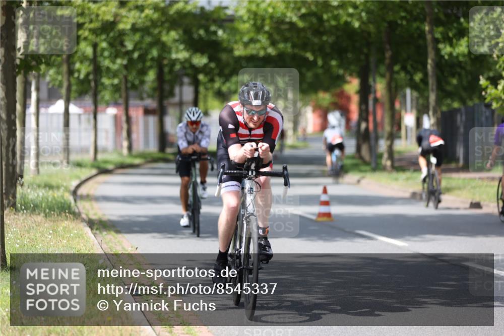 10.08.2025 - GEWOBA Citytriathlon Bremen Yannick Fuchs http://msf.ph/oto/8545337 10.08.2025 12:57:06 Radfahren 559, 672, 723, 730, 755, 758, 830, 849, 879, 913, 940, 969, 1003, 1014 meine-sportfotos.de