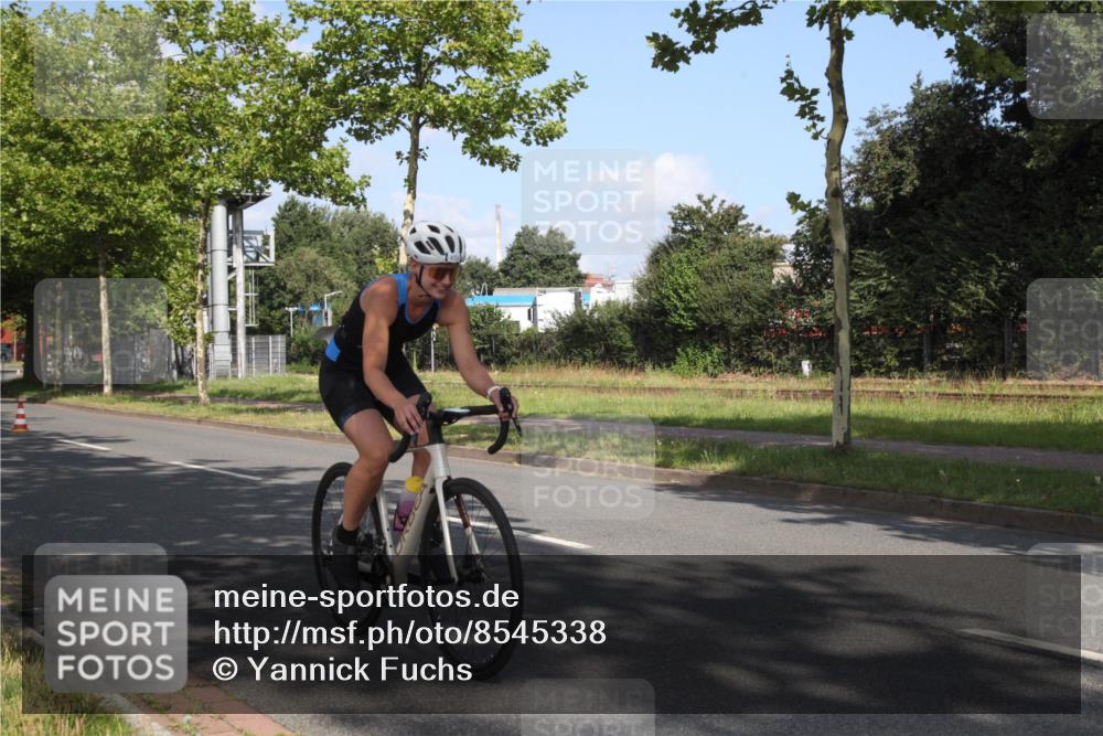 10.08.2025 - GEWOBA Citytriathlon Bremen Yannick Fuchs http://msf.ph/oto/8545338 10.08.2025 10:28:58 Radfahren 424, 459 meine-sportfotos.de