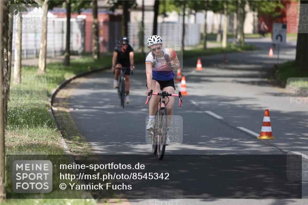 10.08.2025 - GEWOBA Citytriathlon Bremen Yannick Fuchs http://msf.ph/oto/8545342 10.08.2025 11:05:49 Radfahren 179, 217 meine-sportfotos.de