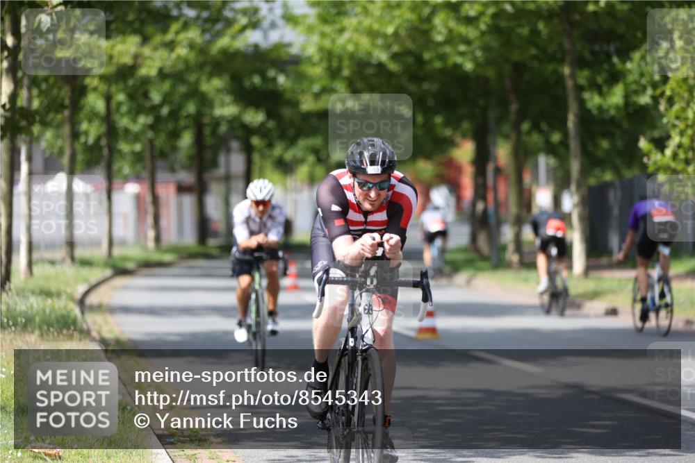 10.08.2025 - GEWOBA Citytriathlon Bremen Yannick Fuchs http://msf.ph/oto/8545343 10.08.2025 12:57:06 Radfahren 559, 672, 723, 730, 755, 758, 830, 849, 879, 913, 940, 969, 1003, 1014 meine-sportfotos.de