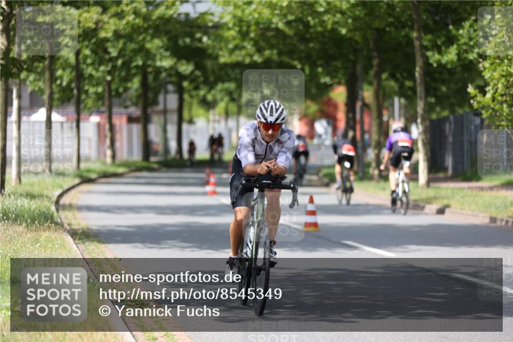 10.08.2025 - GEWOBA Citytriathlon Bremen Yannick Fuchs http://msf.ph/oto/8545349 10.08.2025 12:57:07 Radfahren 559, 672, 723, 730, 755, 758, 830, 849, 879, 913, 940, 969, 1003, 1014 meine-sportfotos.de