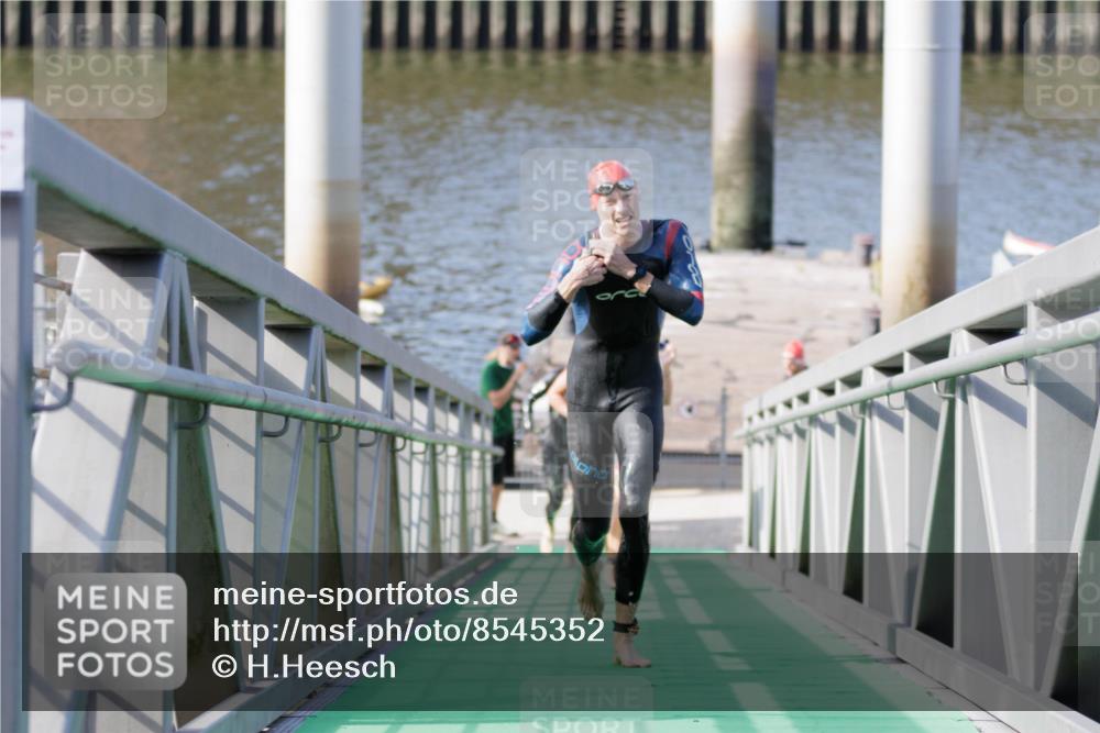 10.08.2025 - GEWOBA Citytriathlon Bremen H.Heesch http://msf.ph/oto/8545352 10.08.2025 10:14:37 Schwimmen 391, 438 meine-sportfotos.de